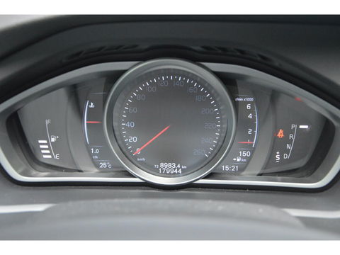 Volvo V40 T3 | Stoelverwarming | trekhaak | Cruise Control | VOC | Standkachel | High Performance Audio |