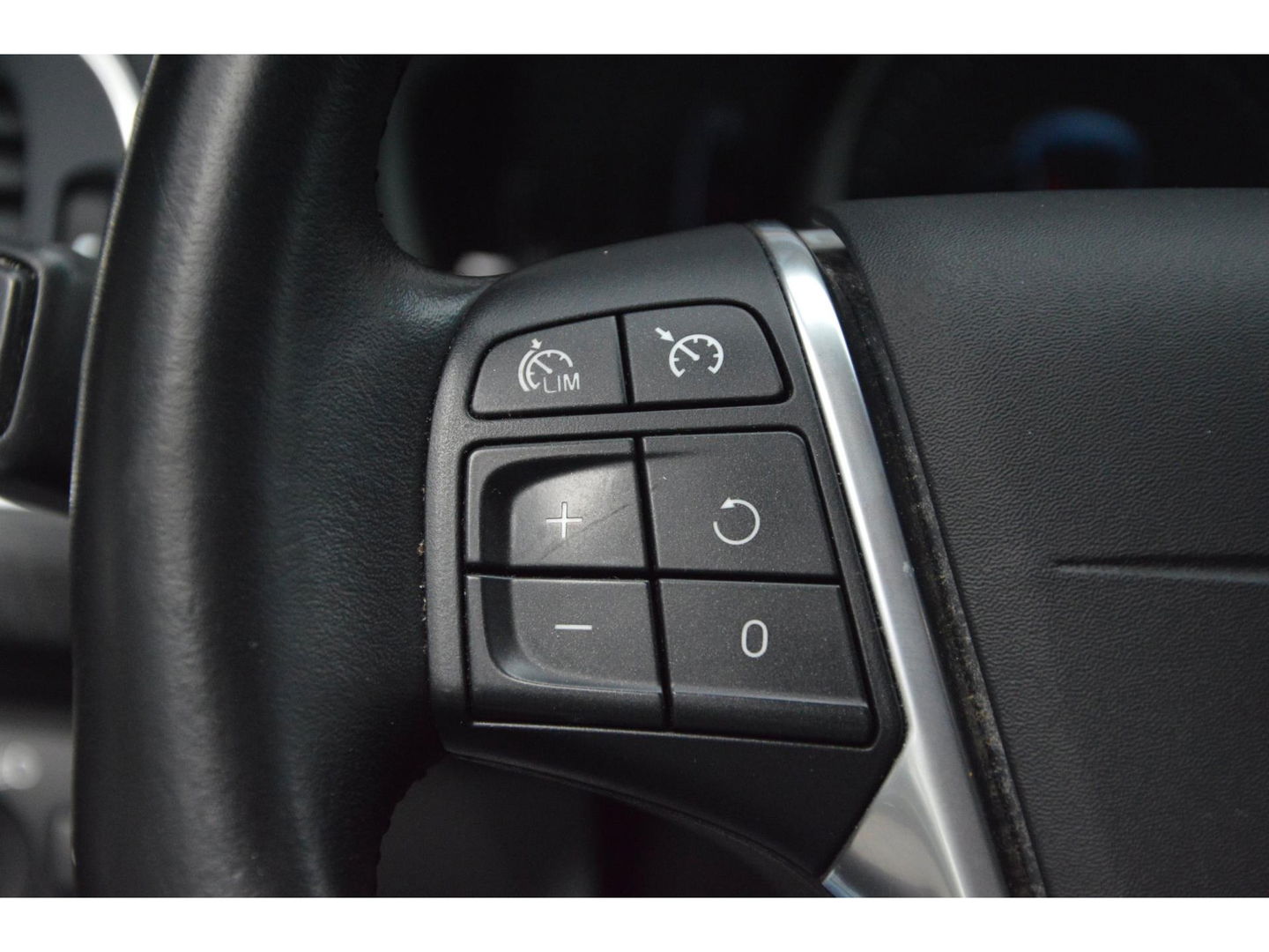 Volvo V40 T3 | Stoelverwarming | trekhaak | Cruise Control | VOC | Standkachel | High Performance Audio |