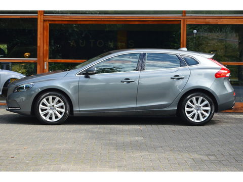 Volvo V40 T3 | Stoelverwarming | trekhaak | Cruise Control | VOC | Standkachel | High Performance Audio |