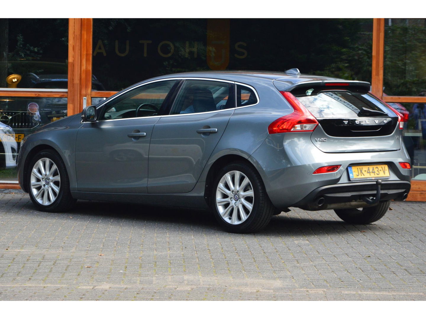 Volvo V40 T3 | Stoelverwarming | trekhaak | Cruise Control | VOC | Standkachel | High Performance Audio |
