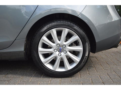 Volvo V40 T3 | Stoelverwarming | trekhaak | Cruise Control | VOC | Standkachel | High Performance Audio |