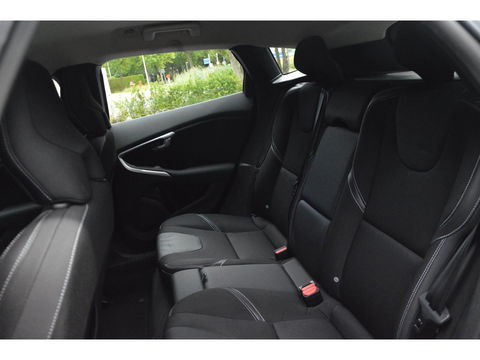 Volvo V40 T3 | Stoelverwarming | trekhaak | Cruise Control | VOC | Standkachel | High Performance Audio |