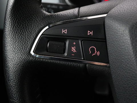 SEAT Arona 1.0 TSI Style | Carplay | Climate control | Navigatie | Parkeerhulp | Cruise control | Bluetooth | Getint glas