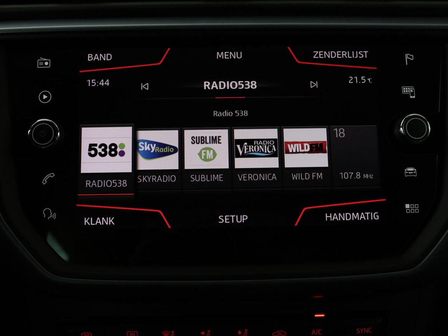 SEAT Arona 1.0 TSI Style | Carplay | Climate control | Navigatie | Parkeerhulp | Cruise control | Bluetooth | Getint glas