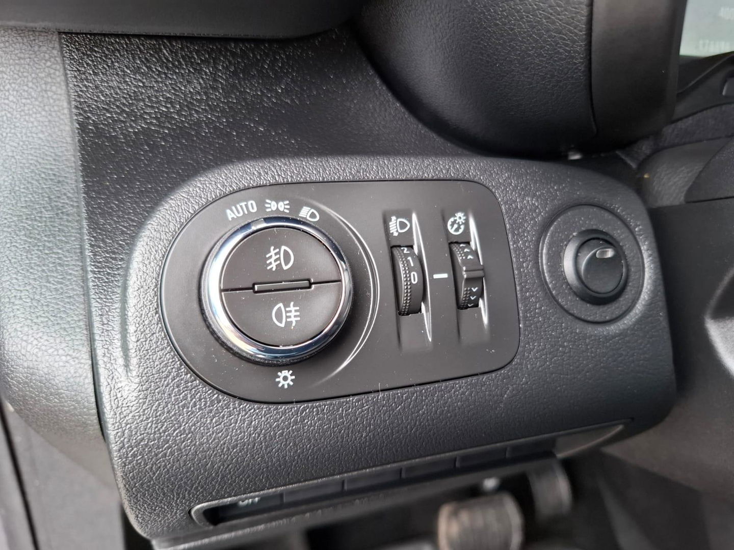 Opel Combo 1.5D L2H1 Edition AUTOMAAT / AIRCO / CRUISE CONTROLE / TREKHAAK / EURO 6