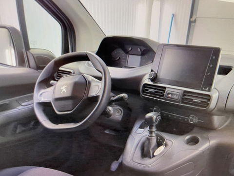 Peugeot Partner 1.2 PureTech Premium / benzine grijs kenteken / originele Nederlandse bus ! / vaste prijs rijklaar € 13.450 ex btw / lease vanaf € 227 / airco / euro 6