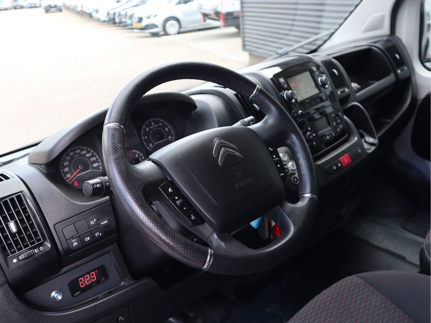 Citroën e-Jumper 70 kWh AC + DC Laden - 100 % Elektrische - L3H2 - Camera - Airco