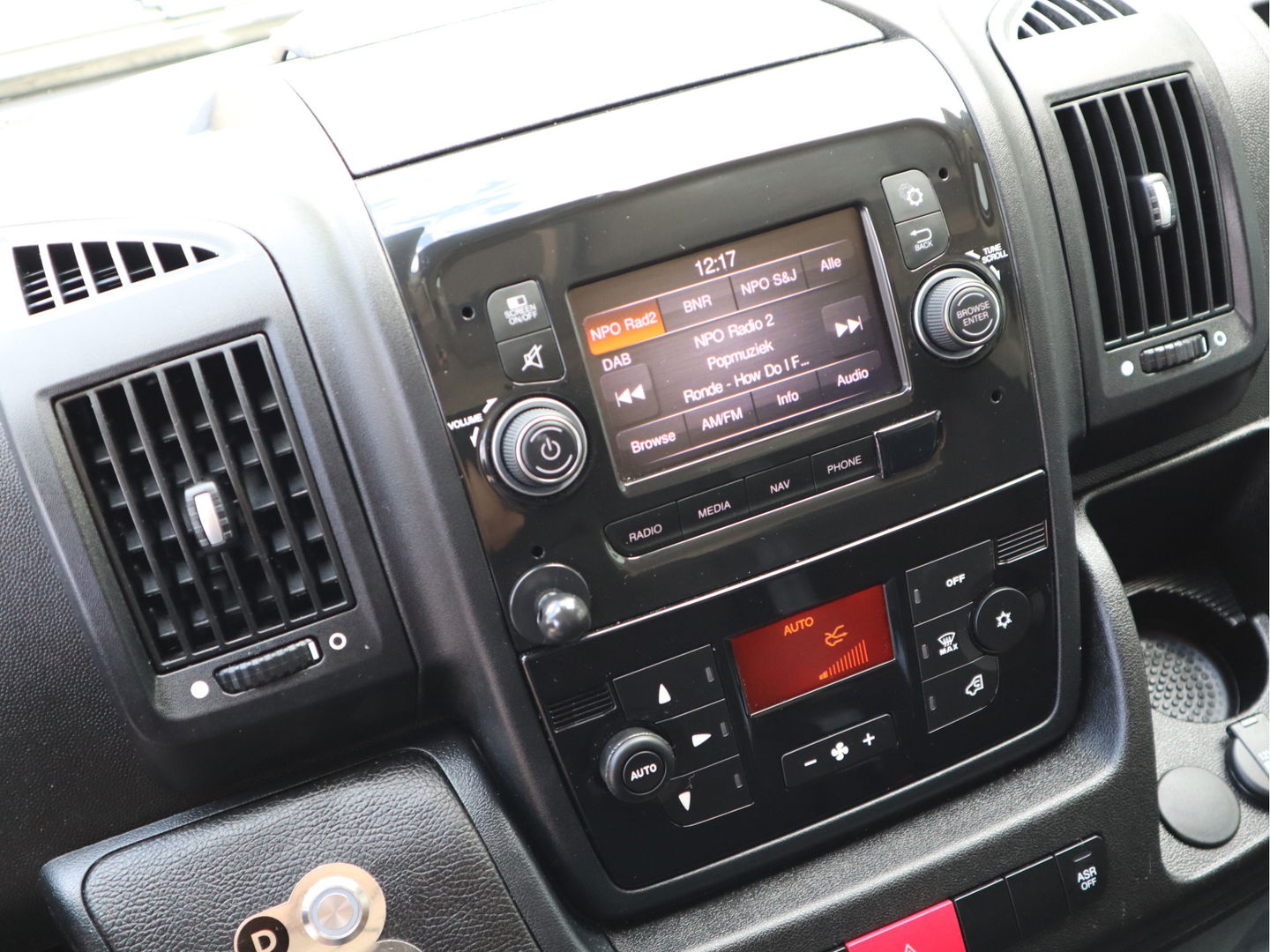 Citroën e-Jumper 70 kWh AC + DC Laden - 100 % Elektrische - L3H2 - Camera - Airco