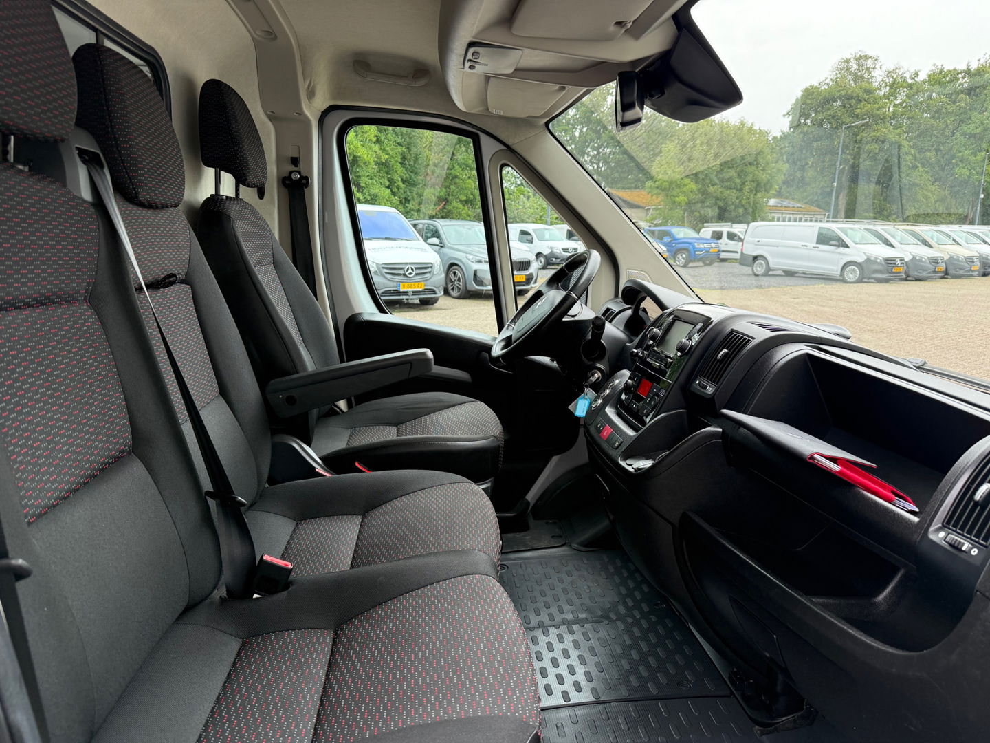 Citroën e-Jumper 70 kWh AC + DC Laden - 100 % Elektrische - L3H2 - Camera - Airco