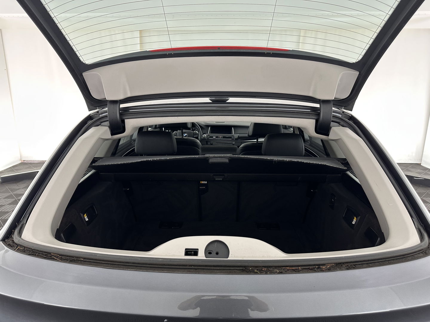 BMW 5 Serie Touring 530d High Executive Aut. *PANO | HEAD-UP | NIGHT-VISION | FULL-LEATHER | XENON | ADAPTIVE-CRUISE | SOFT-CLOSE | HARMAN/KARDON | MEMORY-PACK | COMFORT/HEATED-SEATS | CAMERA | KEYLESS | DIGI-COCKPIT | NAVI-FULLMAP