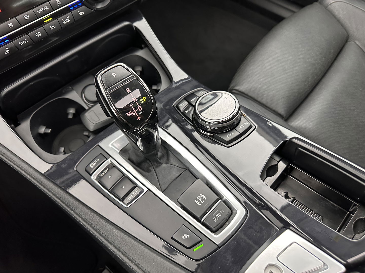 BMW 5 Serie Touring 530d High Executive Aut. *PANO | HEAD-UP | NIGHT-VISION | FULL-LEATHER | XENON | ADAPTIVE-CRUISE | SOFT-CLOSE | HARMAN/KARDON | MEMORY-PACK | COMFORT/HEATED-SEATS | CAMERA | KEYLESS | DIGI-COCKPIT | NAVI-FULLMAP