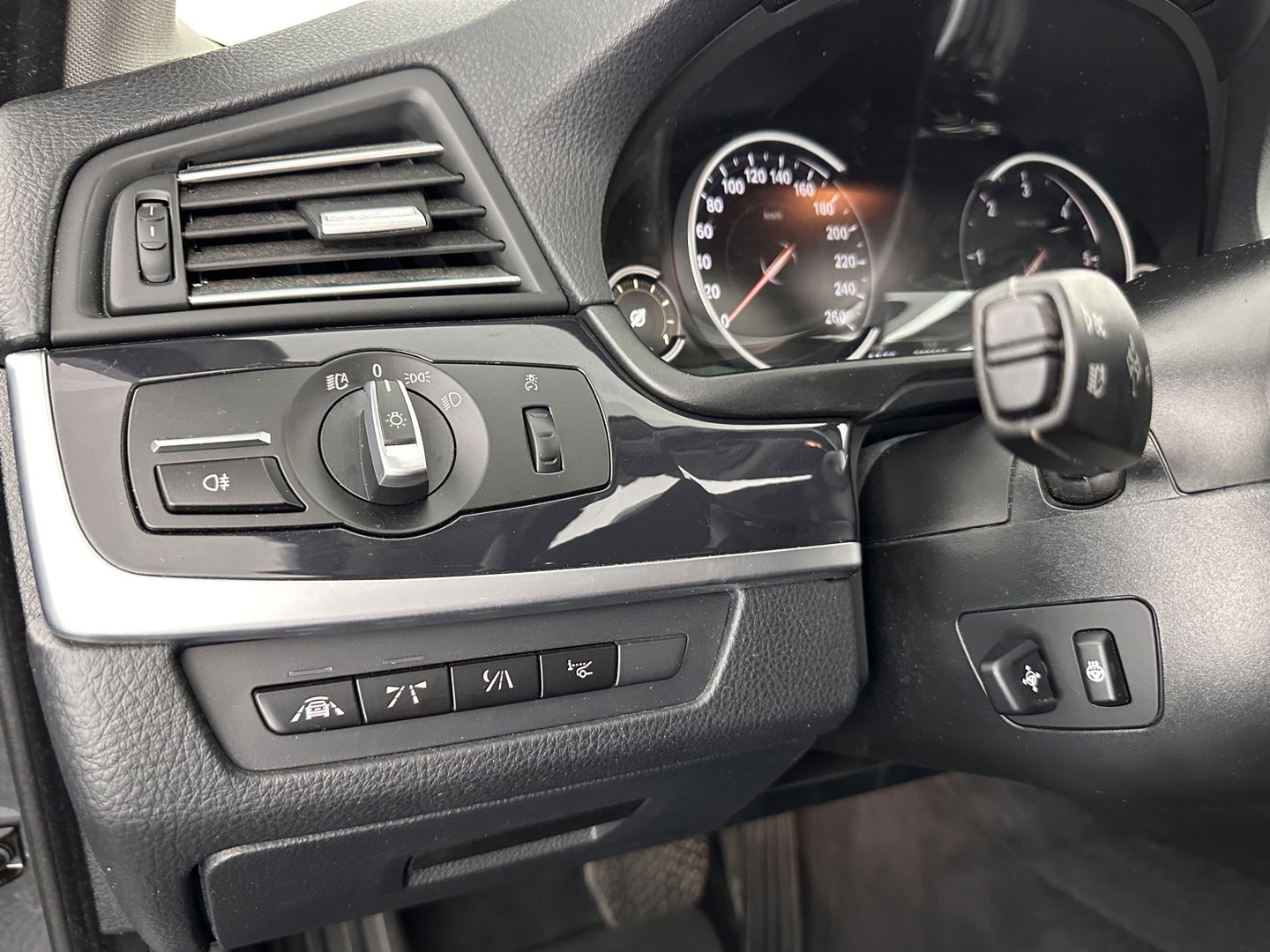 BMW 5 Serie Touring 530d High Executive Aut. *PANO | HEAD-UP | NIGHT-VISION | FULL-LEATHER | XENON | ADAPTIVE-CRUISE | SOFT-CLOSE | HARMAN/KARDON | MEMORY-PACK | COMFORT/HEATED-SEATS | CAMERA | KEYLESS | DIGI-COCKPIT | NAVI-FULLMAP