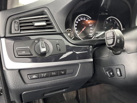 BMW 5 Serie Touring 530d High Executive Aut. *PANO | HEAD-UP | NIGHT-VISION | FULL-LEATHER | XENON | ADAPTIVE-CRUISE | SOFT-CLOSE | HARMAN/KARDON | MEMORY-PACK | COMFORT/HEATED-SEATS | CAMERA | KEYLESS | DIGI-COCKPIT | NAVI-FULLMAP