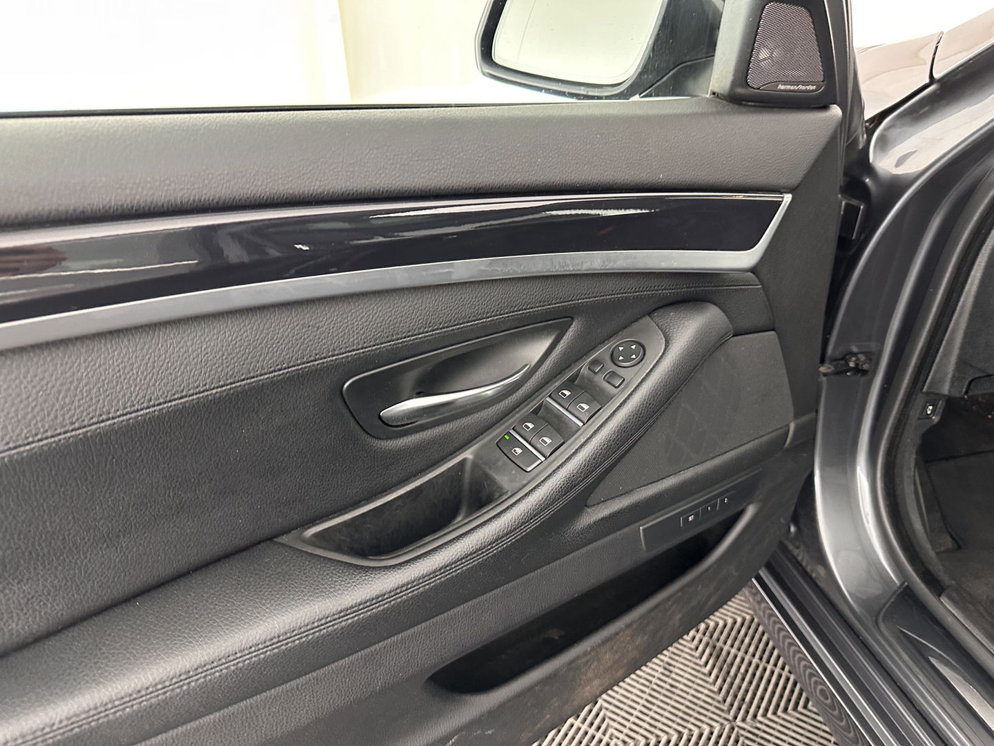 BMW 5 Serie Touring 530d High Executive Aut. *PANO | HEAD-UP | NIGHT-VISION | FULL-LEATHER | XENON | ADAPTIVE-CRUISE | SOFT-CLOSE | HARMAN/KARDON | MEMORY-PACK | COMFORT/HEATED-SEATS | CAMERA | KEYLESS | DIGI-COCKPIT | NAVI-FULLMAP