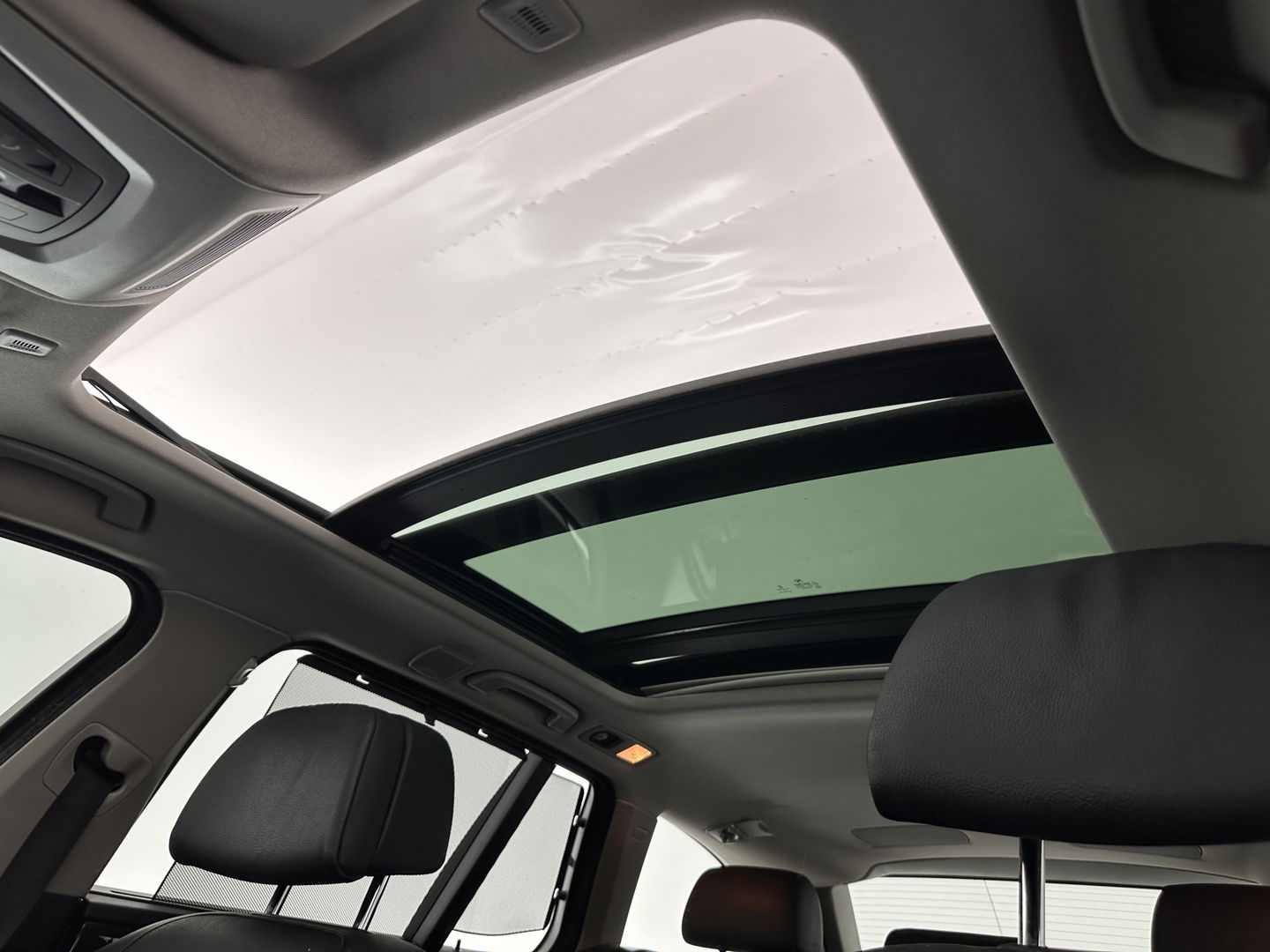 BMW 5 Serie Touring 530d High Executive Aut. *PANO | HEAD-UP | NIGHT-VISION | FULL-LEATHER | XENON | ADAPTIVE-CRUISE | SOFT-CLOSE | HARMAN/KARDON | MEMORY-PACK | COMFORT/HEATED-SEATS | CAMERA | KEYLESS | DIGI-COCKPIT | NAVI-FULLMAP