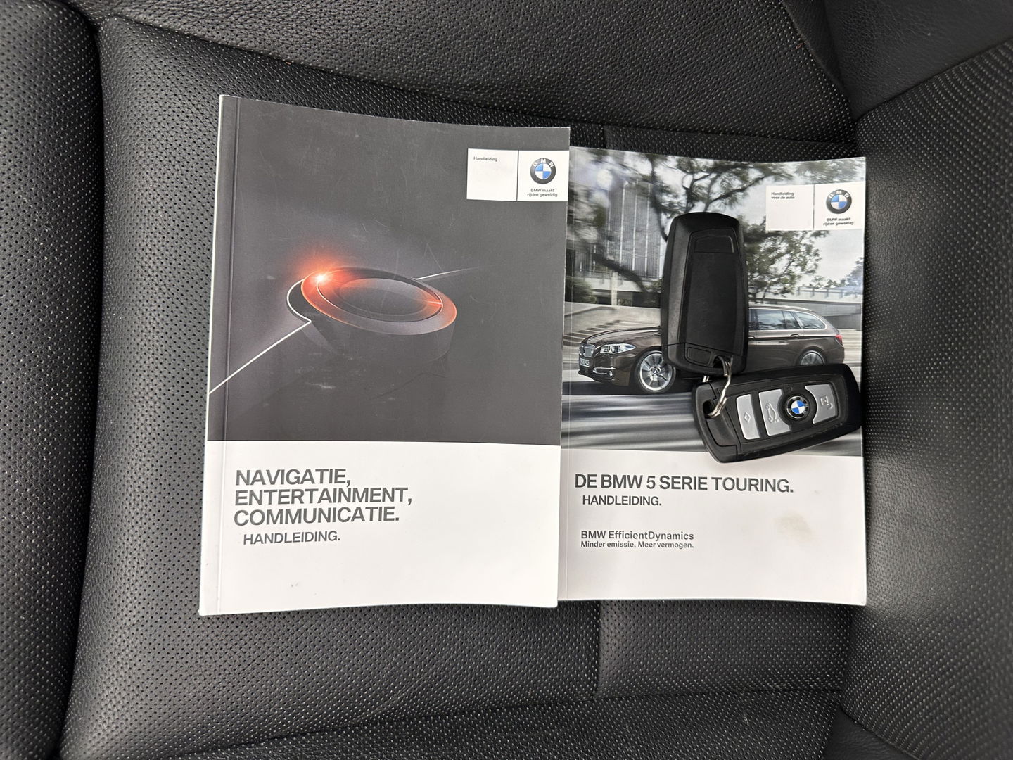 BMW 5 Serie Touring 530d High Executive Aut. *PANO | HEAD-UP | NIGHT-VISION | FULL-LEATHER | XENON | ADAPTIVE-CRUISE | SOFT-CLOSE | HARMAN/KARDON | MEMORY-PACK | COMFORT/HEATED-SEATS | CAMERA | KEYLESS | DIGI-COCKPIT | NAVI-FULLMAP