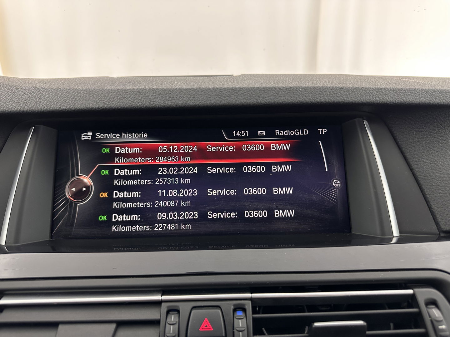 BMW 5 Serie Touring 530d High Executive Aut. *PANO | HEAD-UP | NIGHT-VISION | FULL-LEATHER | XENON | ADAPTIVE-CRUISE | SOFT-CLOSE | HARMAN/KARDON | MEMORY-PACK | COMFORT/HEATED-SEATS | CAMERA | KEYLESS | DIGI-COCKPIT | NAVI-FULLMAP
