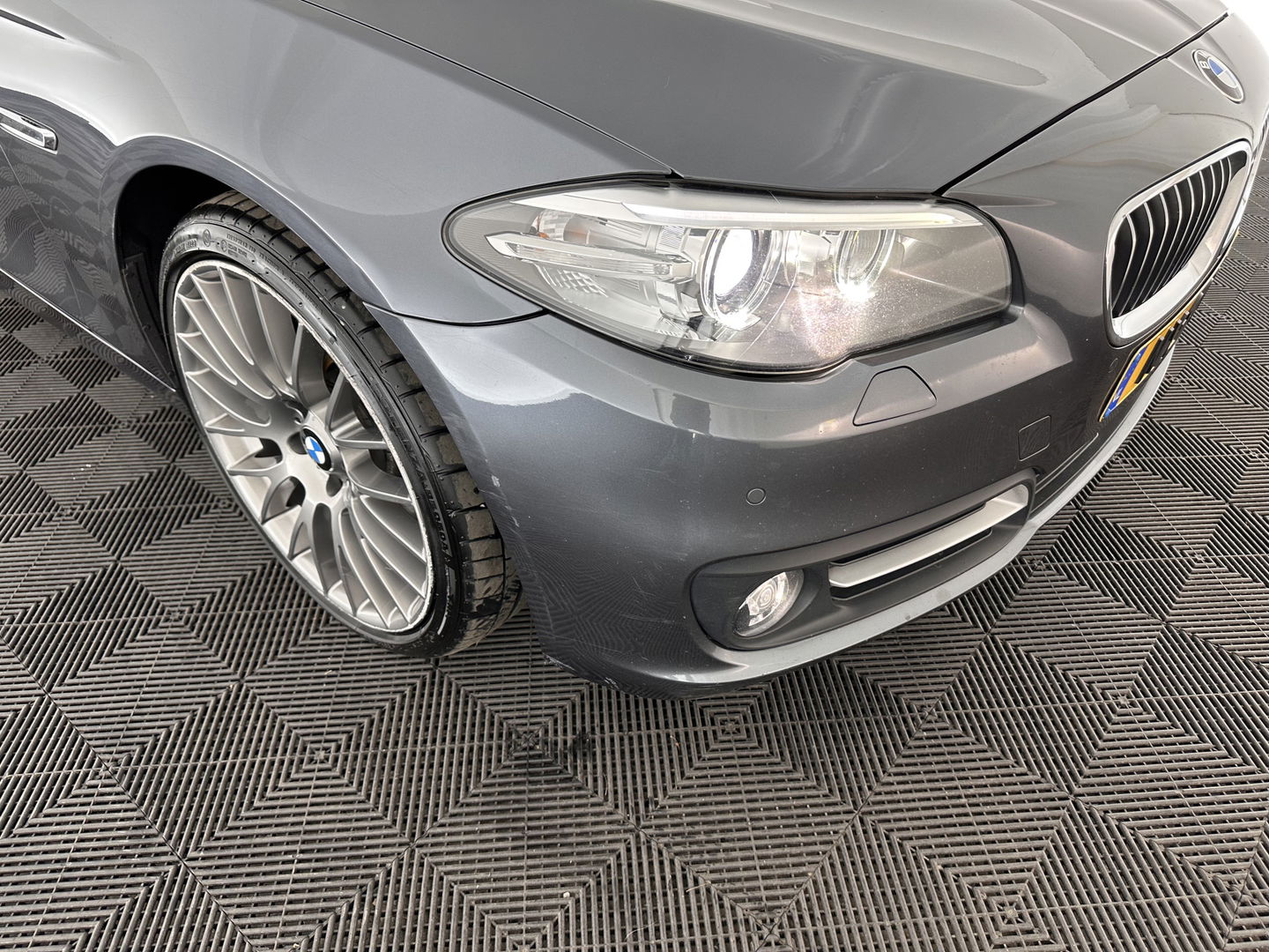 BMW 5 Serie Touring 530d High Executive Aut. *PANO | HEAD-UP | NIGHT-VISION | FULL-LEATHER | XENON | ADAPTIVE-CRUISE | SOFT-CLOSE | HARMAN/KARDON | MEMORY-PACK | COMFORT/HEATED-SEATS | CAMERA | KEYLESS | DIGI-COCKPIT | NAVI-FULLMAP