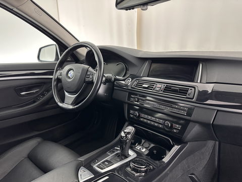 BMW 5 Serie Touring 530d High Executive Aut. *PANO | HEAD-UP | NIGHT-VISION | FULL-LEATHER | XENON | ADAPTIVE-CRUISE | SOFT-CLOSE | HARMAN/KARDON | MEMORY-PACK | COMFORT/HEATED-SEATS | CAMERA | KEYLESS | DIGI-COCKPIT | NAVI-FULLMAP