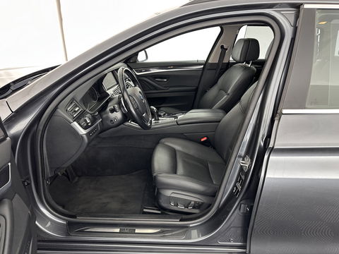 BMW 5 Serie Touring 530d High Executive Aut. *PANO | HEAD-UP | NIGHT-VISION | FULL-LEATHER | XENON | ADAPTIVE-CRUISE | SOFT-CLOSE | HARMAN/KARDON | MEMORY-PACK | COMFORT/HEATED-SEATS | CAMERA | KEYLESS | DIGI-COCKPIT | NAVI-FULLMAP