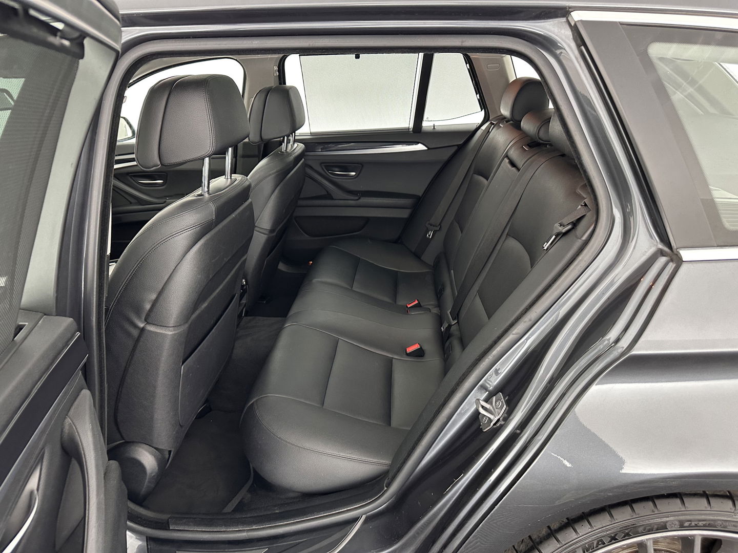 BMW 5 Serie Touring 530d High Executive Aut. *PANO | HEAD-UP | NIGHT-VISION | FULL-LEATHER | XENON | ADAPTIVE-CRUISE | SOFT-CLOSE | HARMAN/KARDON | MEMORY-PACK | COMFORT/HEATED-SEATS | CAMERA | KEYLESS | DIGI-COCKPIT | NAVI-FULLMAP