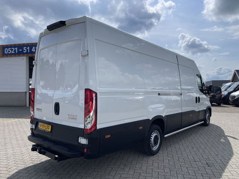 Iveco Daily 35S14V 2.3 136pk 410 L4H2 Himatic automaat / vaste prijs rijklaar € 23.950 ex btw / lease vanaf € 391 / trekhaak 3500 kg / airco / cruise control / laadruimte 475 cm lang !