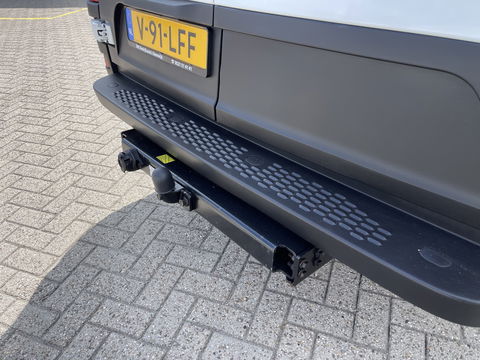 Iveco Daily 35S14V 2.3 136pk 410 L4H2 Himatic automaat / vaste prijs rijklaar € 23.950 ex btw / lease vanaf € 391 / trekhaak 3500 kg / airco / cruise control / laadruimte 475 cm lang !