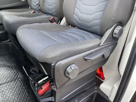 Iveco Daily 35S14V 2.3 136pk 410 L4H2 Himatic automaat / vaste prijs rijklaar € 23.950 ex btw / lease vanaf € 391 / trekhaak 3500 kg / airco / cruise control / laadruimte 475 cm lang !