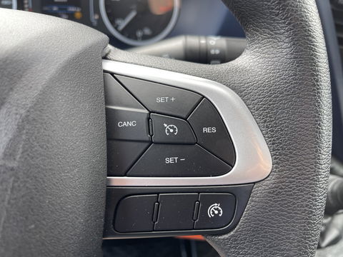 Iveco Daily 35S14V 2.3 136pk 410 L4H2 Himatic automaat / vaste prijs rijklaar € 23.950 ex btw / lease vanaf € 391 / trekhaak 3500 kg / airco / cruise control / laadruimte 475 cm lang !