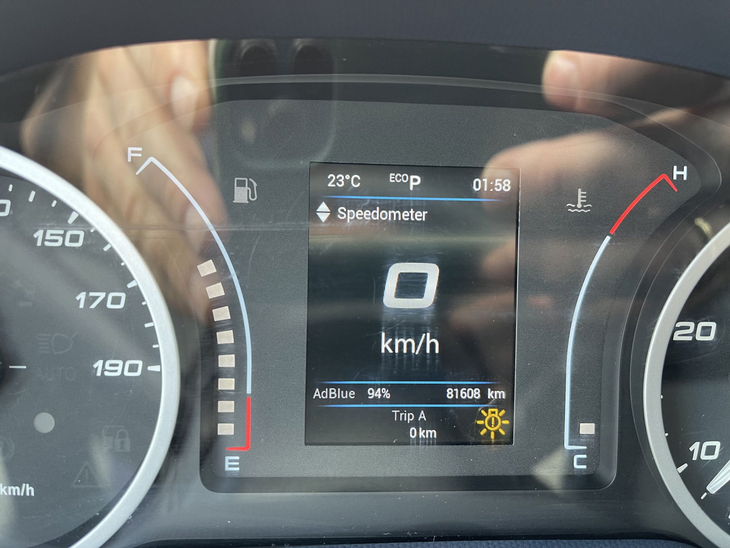 Iveco Daily 35S14V 2.3 136pk 410 L4H2 Himatic automaat / vaste prijs rijklaar € 23.950 ex btw / lease vanaf € 391 / trekhaak 3500 kg / airco / cruise control / laadruimte 475 cm lang !