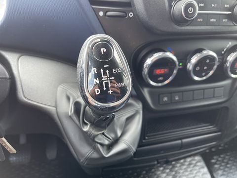 Iveco Daily 35S14V 2.3 136pk 410 L4H2 Himatic automaat / vaste prijs rijklaar € 23.950 ex btw / lease vanaf € 391 / trekhaak 3500 kg / airco / cruise control / laadruimte 475 cm lang !