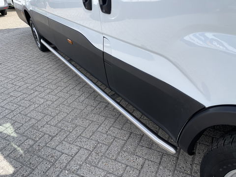 Iveco Daily 35S14V 2.3 136pk 410 L4H2 Himatic automaat / vaste prijs rijklaar € 23.950 ex btw / lease vanaf € 391 / trekhaak 3500 kg / airco / cruise control / laadruimte 475 cm lang !