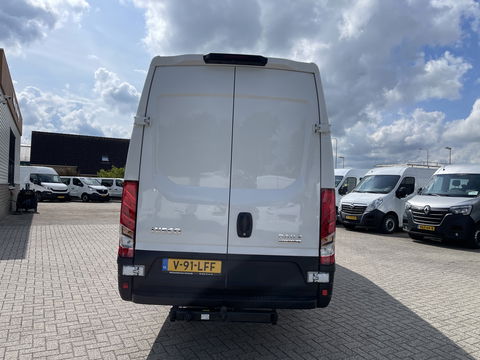 Iveco Daily 35S14V 2.3 136pk 410 L4H2 Himatic automaat / vaste prijs rijklaar € 23.950 ex btw / lease vanaf € 391 / trekhaak 3500 kg / airco / cruise control / laadruimte 475 cm lang !