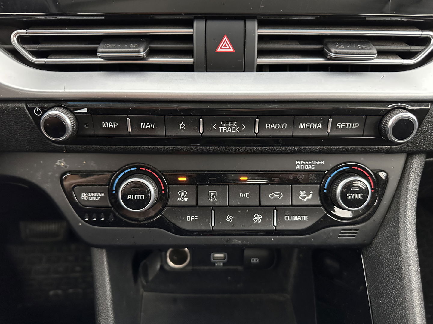 Kia Niro 1.6 GDi Hybrid DynamicLine (INCL.BTW) *ADAPTIVE-CRUISE | 1/2LEATHER | NAVI-FULLMAP | COMFORT-SEATS | CAMERA | DAB+ | KEYLESS | 16''ALU | ECC | PDC*