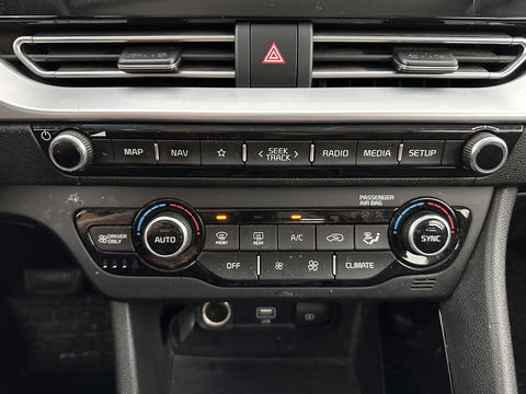 Kia Niro 1.6 GDi Hybrid DynamicLine (INCL.BTW) *ADAPTIVE-CRUISE | 1/2LEATHER | NAVI-FULLMAP | COMFORT-SEATS | CAMERA | DAB+ | KEYLESS | 16''ALU | ECC | PDC*
