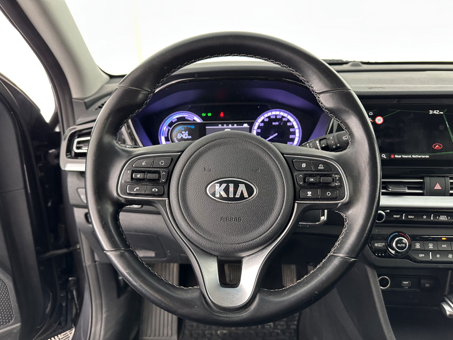 Kia Niro 1.6 GDi Hybrid DynamicLine (INCL.BTW) *ADAPTIVE-CRUISE | 1/2LEATHER | NAVI-FULLMAP | COMFORT-SEATS | CAMERA | DAB+ | KEYLESS | 16''ALU | ECC | PDC*