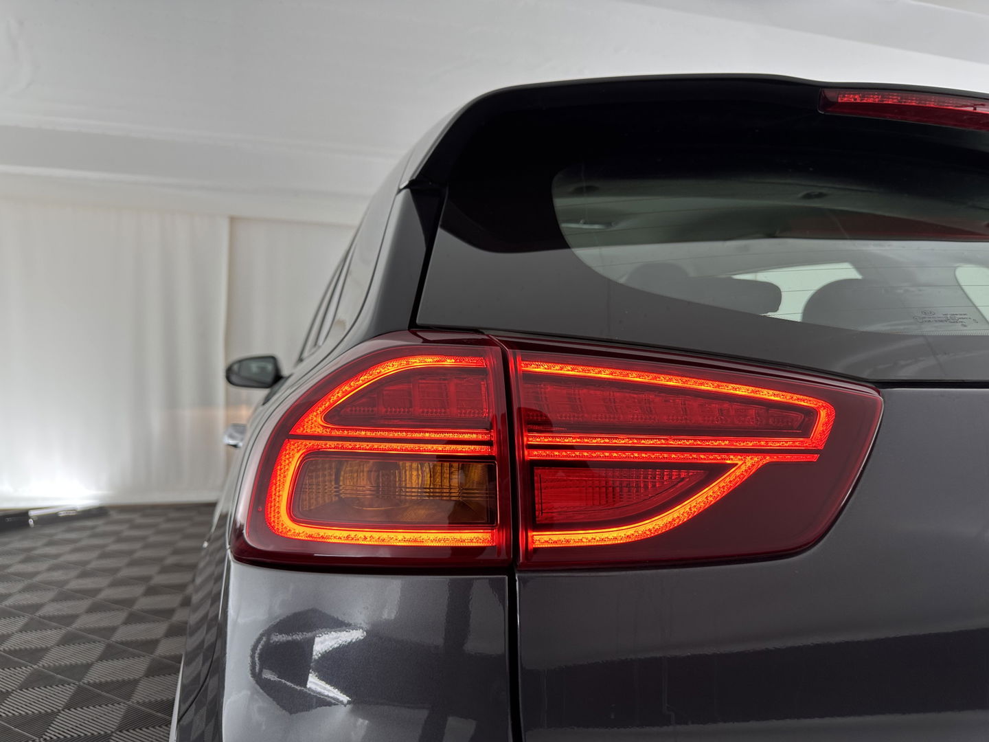 Kia Niro 1.6 GDi Hybrid DynamicLine (INCL.BTW) *ADAPTIVE-CRUISE | 1/2LEATHER | NAVI-FULLMAP | COMFORT-SEATS | CAMERA | DAB+ | KEYLESS | 16''ALU | ECC | PDC*