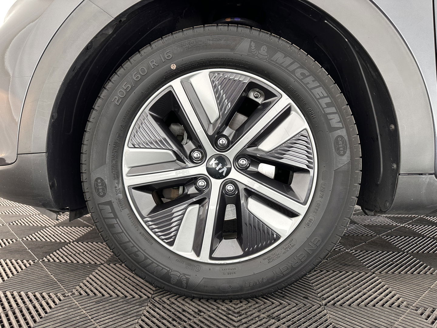 Kia Niro 1.6 GDi Hybrid DynamicLine (INCL.BTW) *ADAPTIVE-CRUISE | 1/2LEATHER | NAVI-FULLMAP | COMFORT-SEATS | CAMERA | DAB+ | KEYLESS | 16''ALU | ECC | PDC*