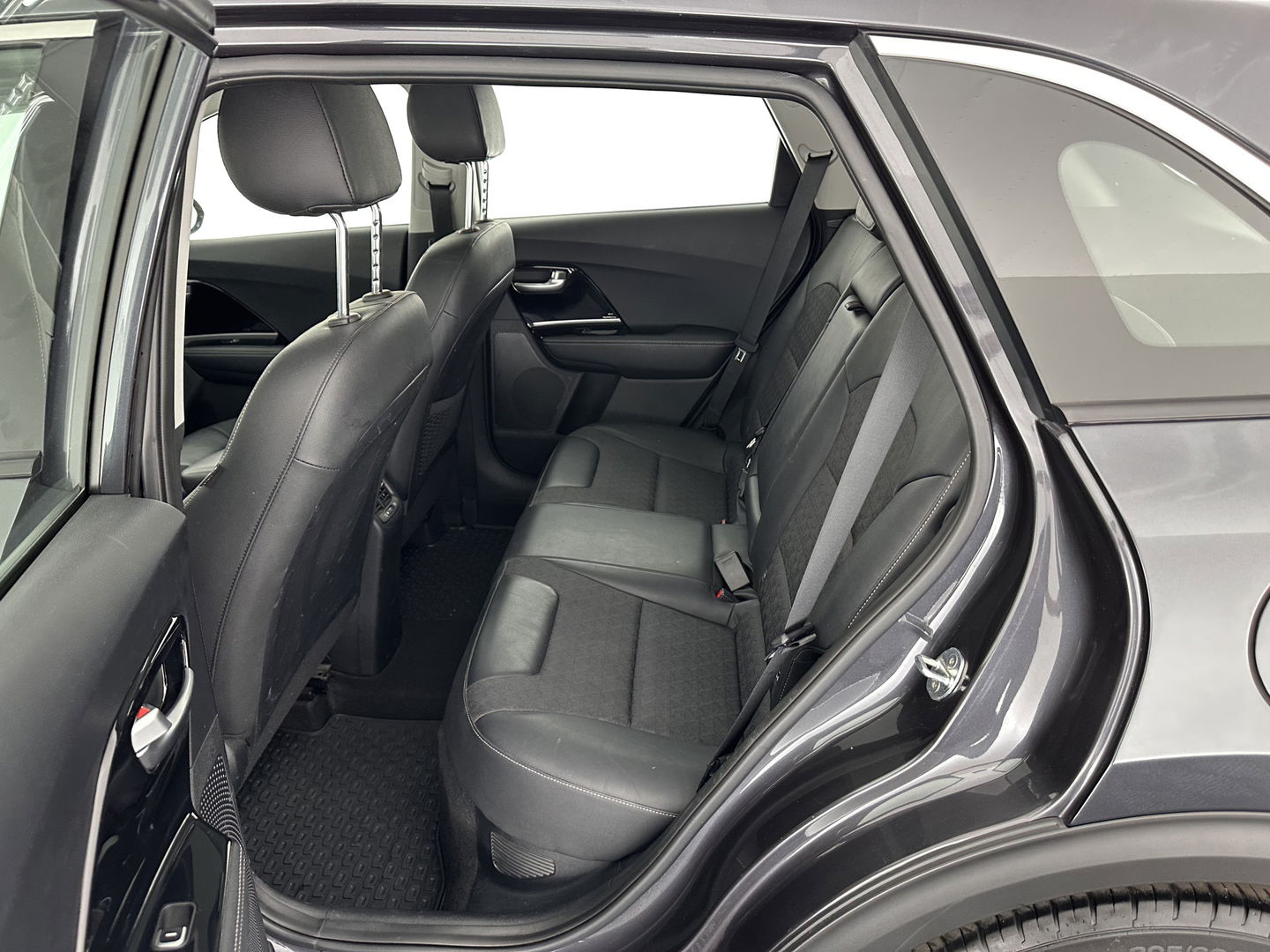 Kia Niro 1.6 GDi Hybrid DynamicLine (INCL.BTW) *ADAPTIVE-CRUISE | 1/2LEATHER | NAVI-FULLMAP | COMFORT-SEATS | CAMERA | DAB+ | KEYLESS | 16''ALU | ECC | PDC*