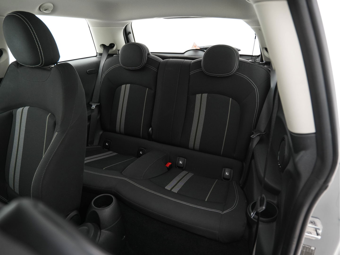 MINI Mini Electric Basic 33 kWh [ 3-Fase ] (INCL.BTW) *FULL-LED | SPORT-SEATS | NAVI-FULLMAP | DIGI-COCKPIT | DAB+ | ECC | PDC | CRUISE | 16''ALU*