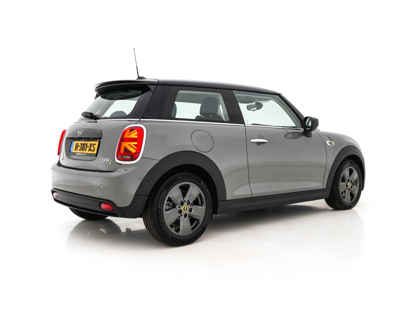 MINI Mini Electric Basic 33 kWh [ 3-Fase ] (INCL.BTW) *FULL-LED | SPORT-SEATS | NAVI-FULLMAP | DIGI-COCKPIT | DAB+ | ECC | PDC | CRUISE | 16''ALU*