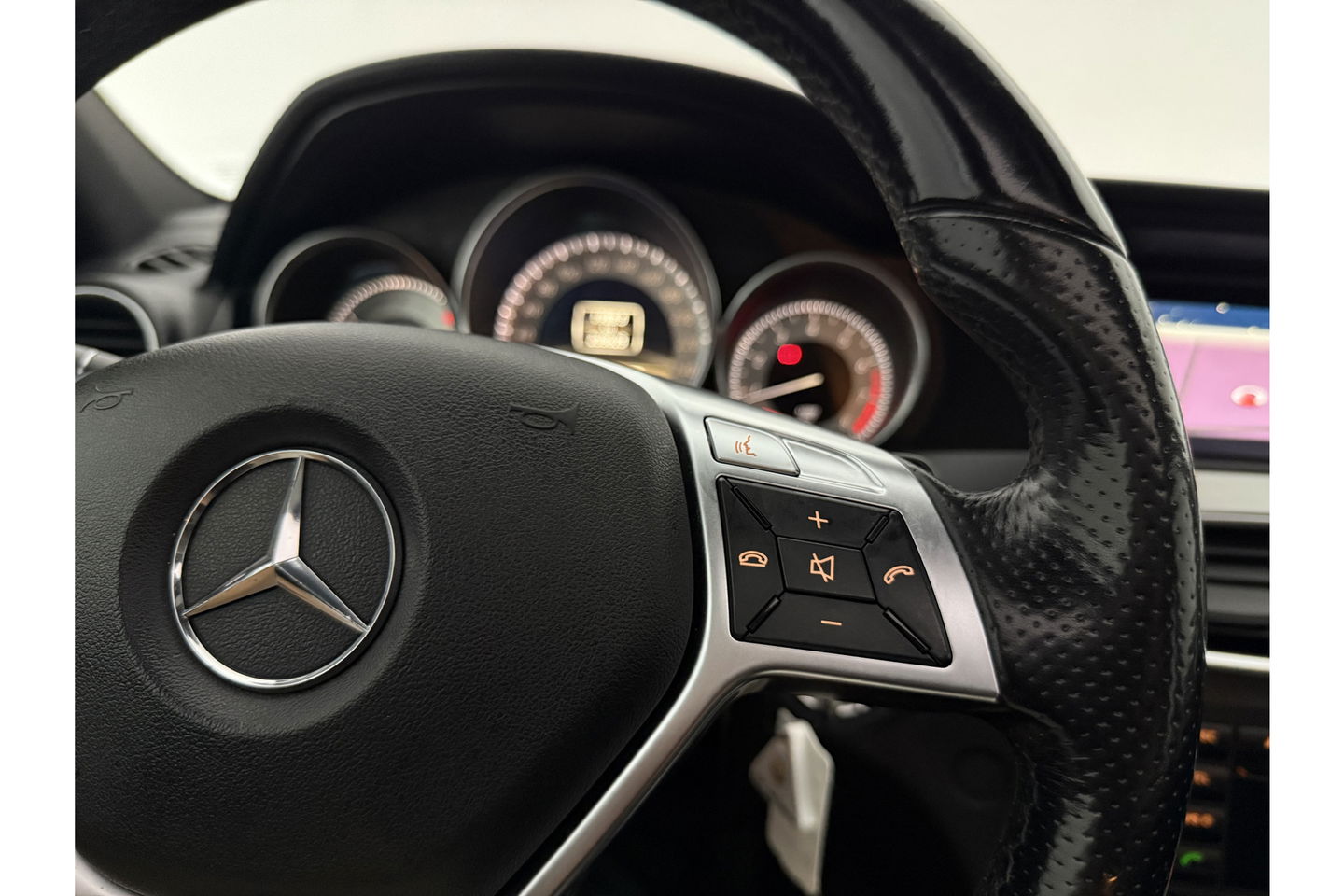 Mercedes-Benz C-Klasse 180 Business Class Avantgarde AMG 157PK Pano Trekhaak Clima Cruise Navi PDC 17''LMV