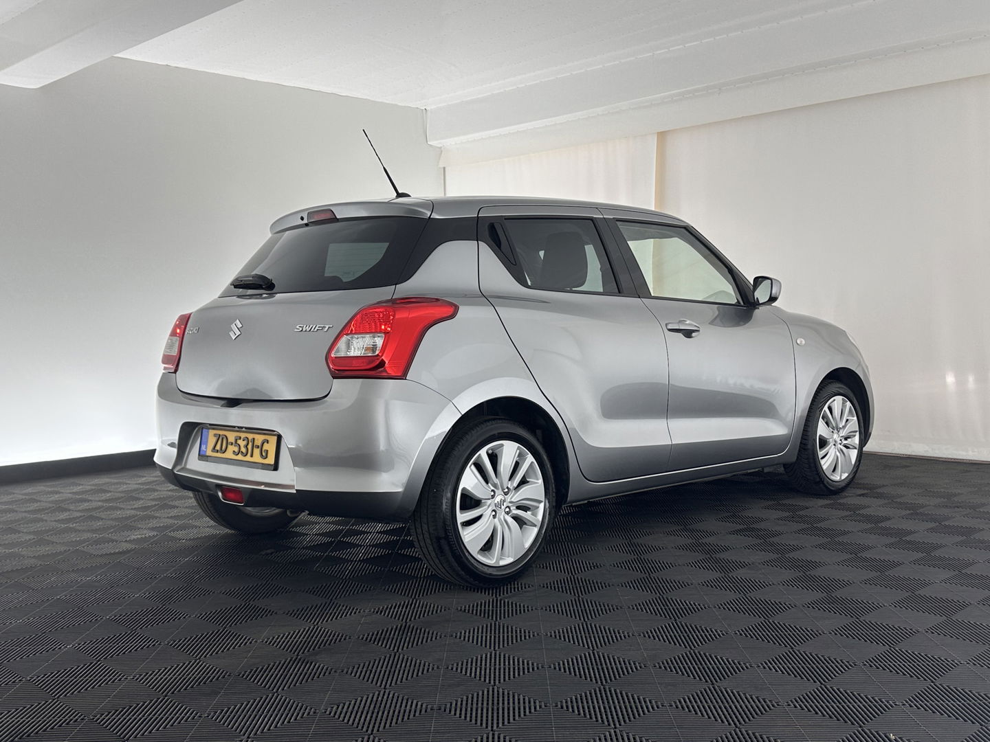 Suzuki Swift 1.2 Comfort *NAVI-FULLMAP | CAMERA | COMFORT/HEATED-SEATS | AIRCO | CRUISE | 16''ALU*