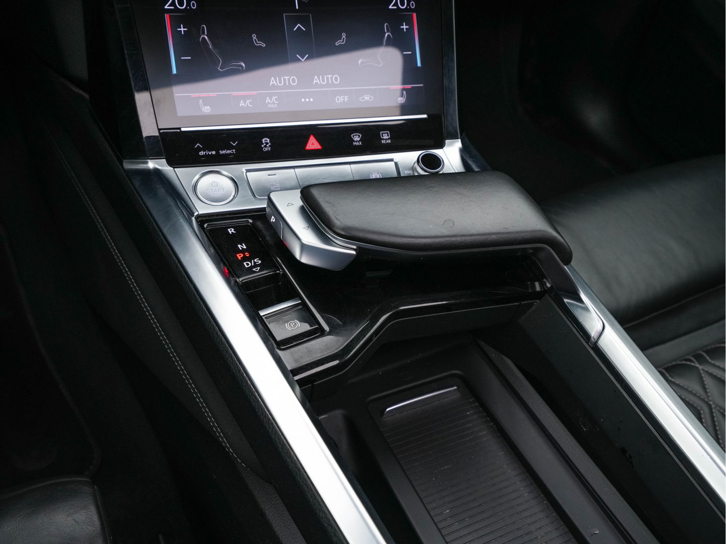 Audi e-tron 55 quattro advanced 95 kWh [ 3-Fase ] (INCL.BTW) (INCL.BTW) *PANO | FULL-LEATHER | FULL-LED | BANG&OLUFSEN | ADAPTIVE-CRUISE | MEMORY-PACK | BLIND-SPOT | TOP-VIEW | KEYLESS | SPORT/HEATED-SEATS | ECC | PDC | TOWBAR | 21''ALU*