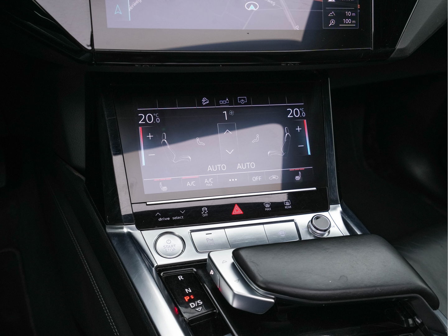 Audi e-tron 55 quattro advanced 95 kWh [ 3-Fase ] (INCL.BTW) (INCL.BTW) *PANO | FULL-LEATHER | FULL-LED | BANG&OLUFSEN | ADAPTIVE-CRUISE | MEMORY-PACK | BLIND-SPOT | TOP-VIEW | KEYLESS | SPORT/HEATED-SEATS | ECC | PDC | TOWBAR | 21''ALU*