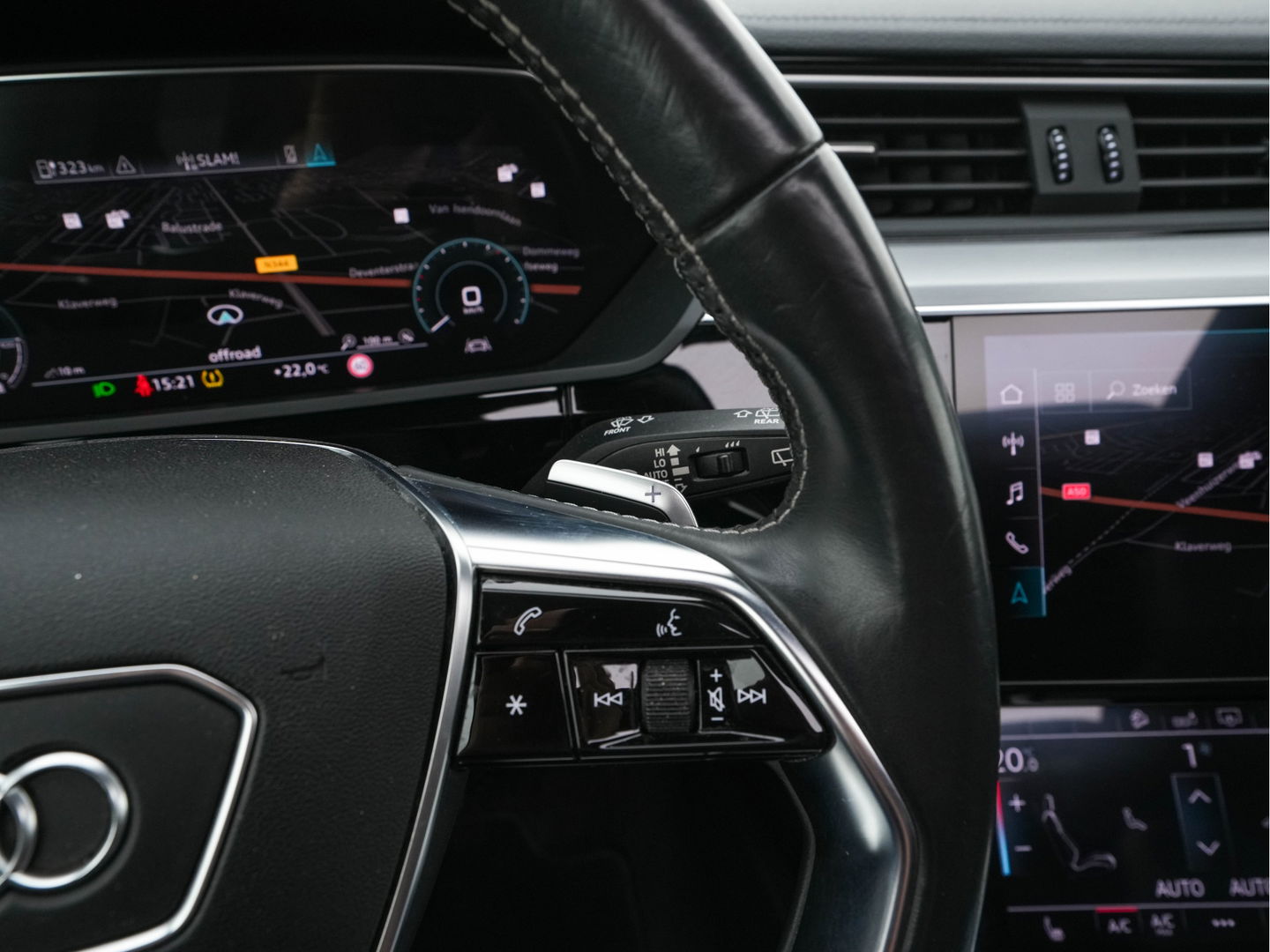 Audi e-tron 55 quattro advanced 95 kWh [ 3-Fase ] (INCL.BTW) (INCL.BTW) *PANO | FULL-LEATHER | FULL-LED | BANG&OLUFSEN | ADAPTIVE-CRUISE | MEMORY-PACK | BLIND-SPOT | TOP-VIEW | KEYLESS | SPORT/HEATED-SEATS | ECC | PDC | TOWBAR | 21''ALU*