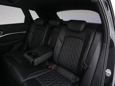 Audi e-tron 55 quattro advanced 95 kWh [ 3-Fase ] (INCL.BTW) (INCL.BTW) *PANO | FULL-LEATHER | FULL-LED | BANG&OLUFSEN | ADAPTIVE-CRUISE | MEMORY-PACK | BLIND-SPOT | TOP-VIEW | KEYLESS | SPORT/HEATED-SEATS | ECC | PDC | TOWBAR | 21''ALU*
