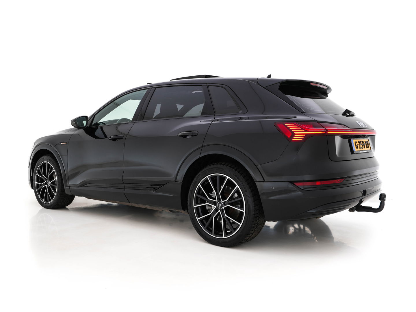 Audi e-tron 55 quattro advanced 95 kWh [ 3-Fase ] (INCL.BTW) (INCL.BTW) *PANO | FULL-LEATHER | FULL-LED | BANG&OLUFSEN | ADAPTIVE-CRUISE | MEMORY-PACK | BLIND-SPOT | TOP-VIEW | KEYLESS | SPORT/HEATED-SEATS | ECC | PDC | TOWBAR | 21''ALU*
