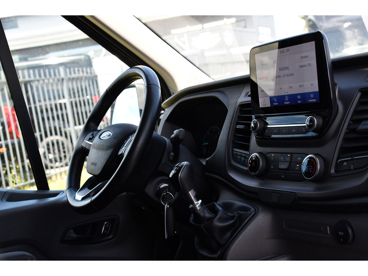 Ford Transit 2.0 TDCI L2H2 Raptor Edition Camera, Cruise, Carplay, 130pk, BLIS, Sensoren, Multimedia, Uniek!