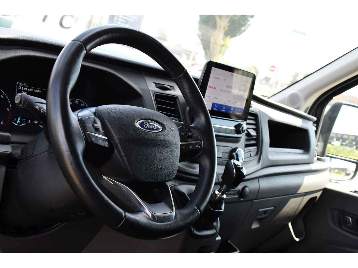 Ford Transit 2.0 TDCI L2H2 Raptor Edition Camera, Cruise, Carplay, 130pk, BLIS, Sensoren, Multimedia, Uniek!